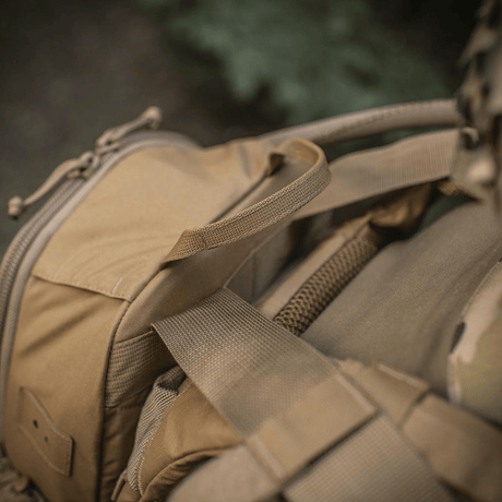 M-Tac STURM Elite ryggsekk med MOLLE-panel og Cordura-materiale, nærbilde av taktisk design og beslag.