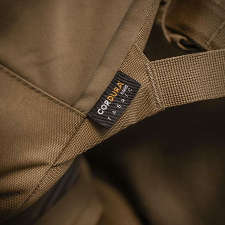 Nærbilde av Cordura-merkelapp på M-Tac STURM Elite ryggsekk, som viser kvalitet og slitestyrke i designet.