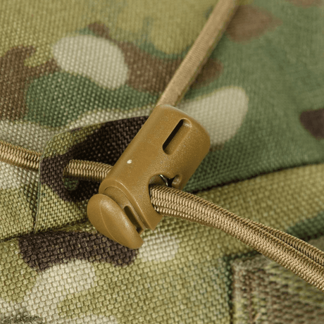 Detaljer av M-Tac STURM Elite ryggsekk i kamuflasje, viser spenne og Cordura-materiale.