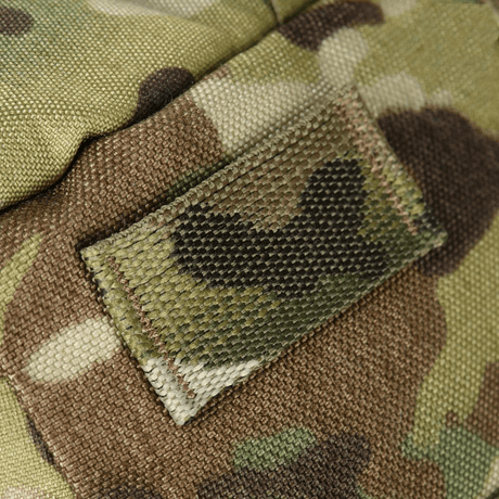 Nærbilde av M-Tac STURM Elite ryggsekkmateriale, viser Cordura brukt i designet av denne taktiske ryggsekken.