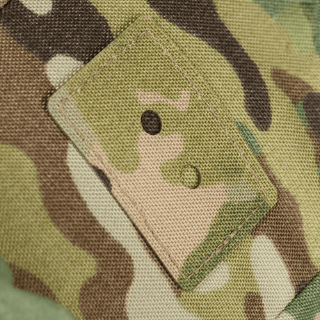 Detalj av M-Tac STURM Elite ryggsekk i kamuflasjestoff laget av Cordura-materiale med fokus på robust og slitesterk kvalitet.