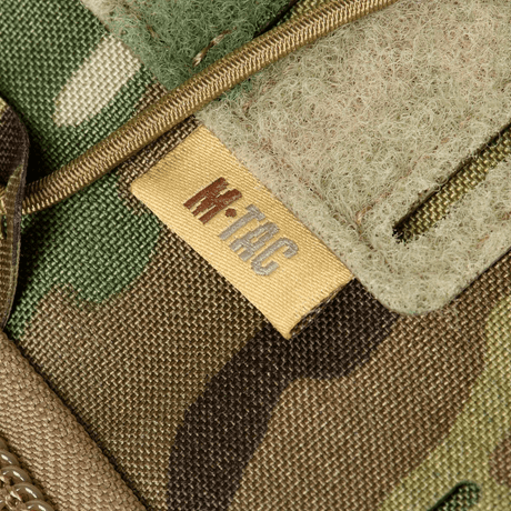 M-Tac STURM Elite ryggsekk i kamuflasje med kraftig materiale og M-Tac merke, designet for taktisk bruk i feltet.