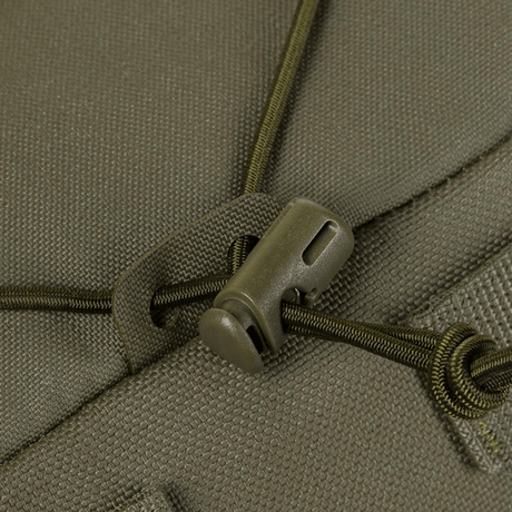 M-Tac STURM Elite ryggsekk med robust snøringsløsning og høykvalitets Cordura-materiale, detalj av beslag.