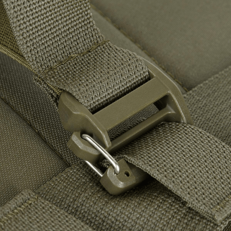 Taktisk spenne på M-Tac STURM Elite ryggsekk i Cordura, viser robust beslag og solid konstruksjon.