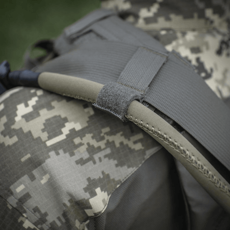Nærbilde av M-Tac STURM Elite ryggsekk med camo-design og slitesterkt materiale for taktisk bruk.