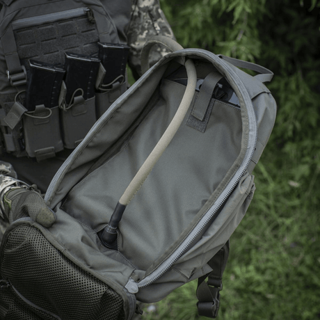 Bilde av M-Tac STURM Elite ryggsekk med romslig hovedrom og elastiske sidelommer, i slitesterk Cordura for taktisk bruk.