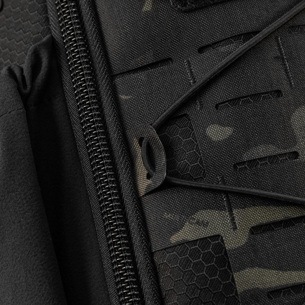 M-Tac STURM Elite Rygsæk med detaljebillede af lynlås og MOLLE panelet i Cordura materiale, designet til taktisk brug.