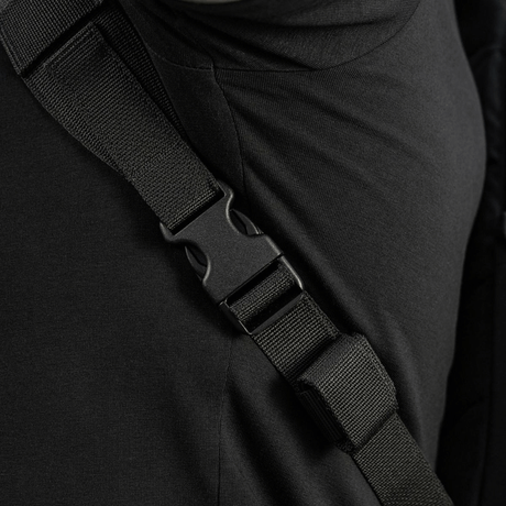 Nærbilde av M-Tac STURM Elite ryggsekk med robust stropp og YKK-spenne for sikker passform.