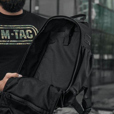 Åpen M-Tac STURM Elite ryggsekk, innvendig visning, svart, ideell for taktisk bruk, laget av slitesterkt Cordura-materiale.
