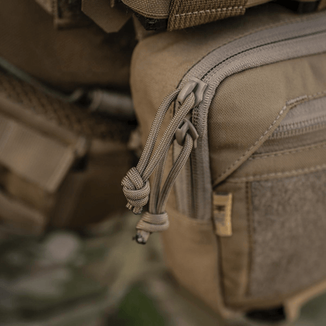 M-Tac Large Elite Gen.II skulderveske med YKK-glidelås, laget av holdbar Cordura 500D, egnet for taktisk bruk og utstyrstransport.