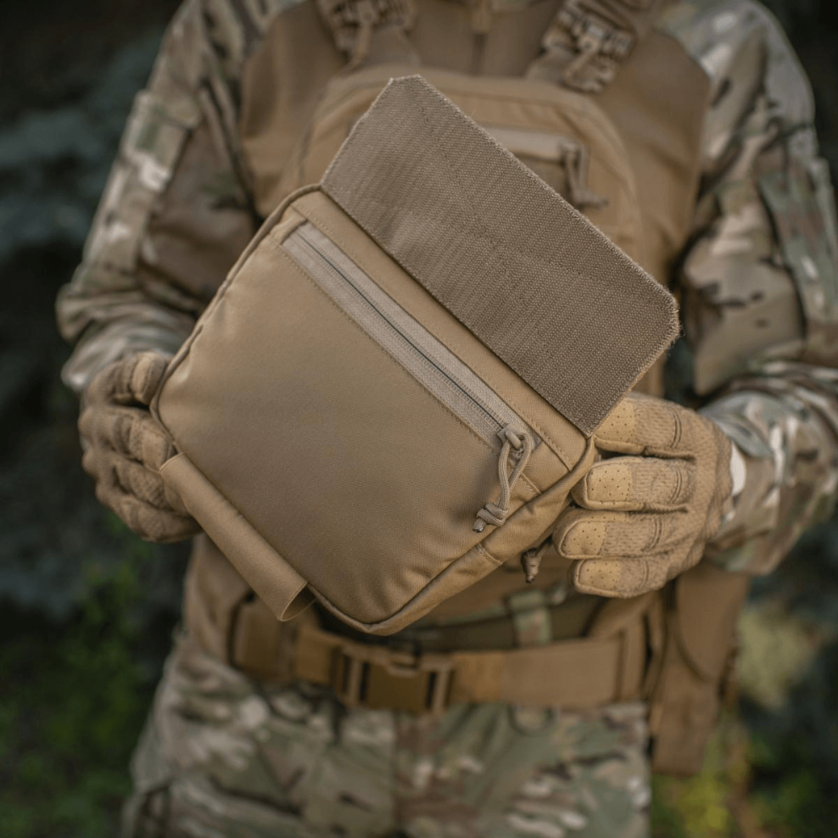 M-Tac Large Elite Gen.II Skuldertaske med slidstærkt Cordura 500D materiale, ideel til taktisk brug og udstyrstransport.
