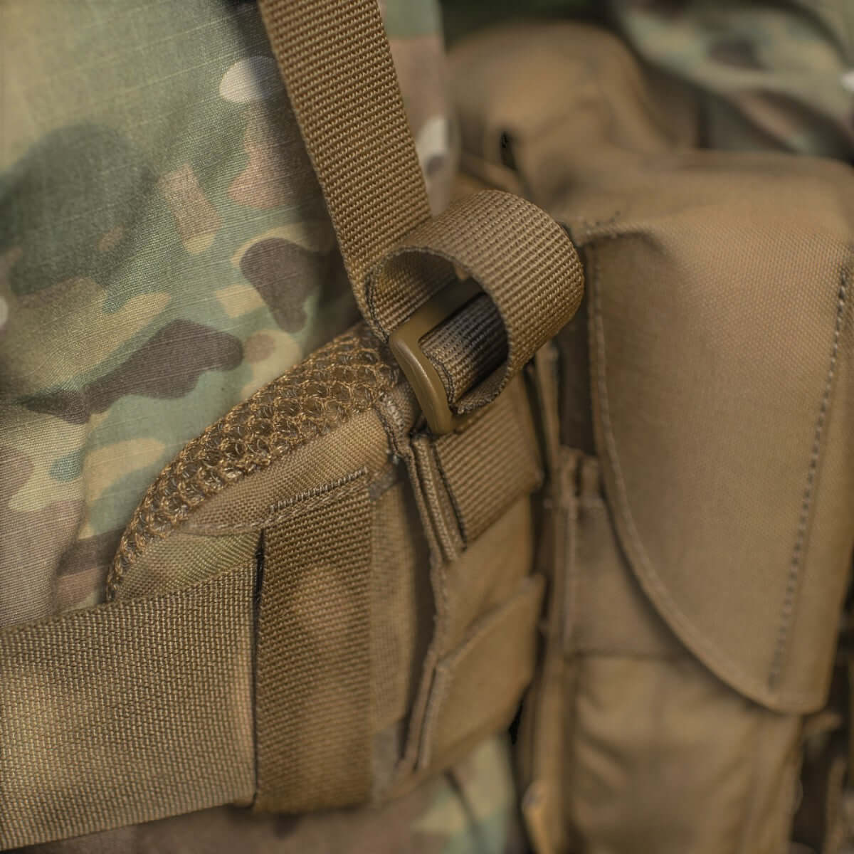 M-Tac Skulderstropper til taktisk bælte Laser Cut med MOLLE-interface og justerbare spænder, fremstillet af Cordura Squadron i camouflagedesign