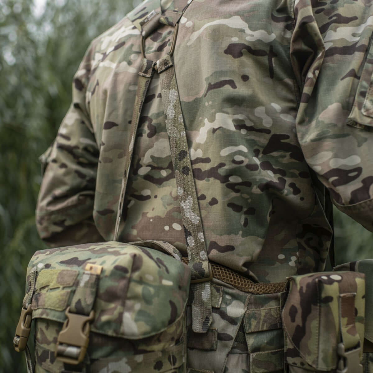 M-Tac Skulderstropper til taktisk bælte Laser Cut monteret på camouflageuniform