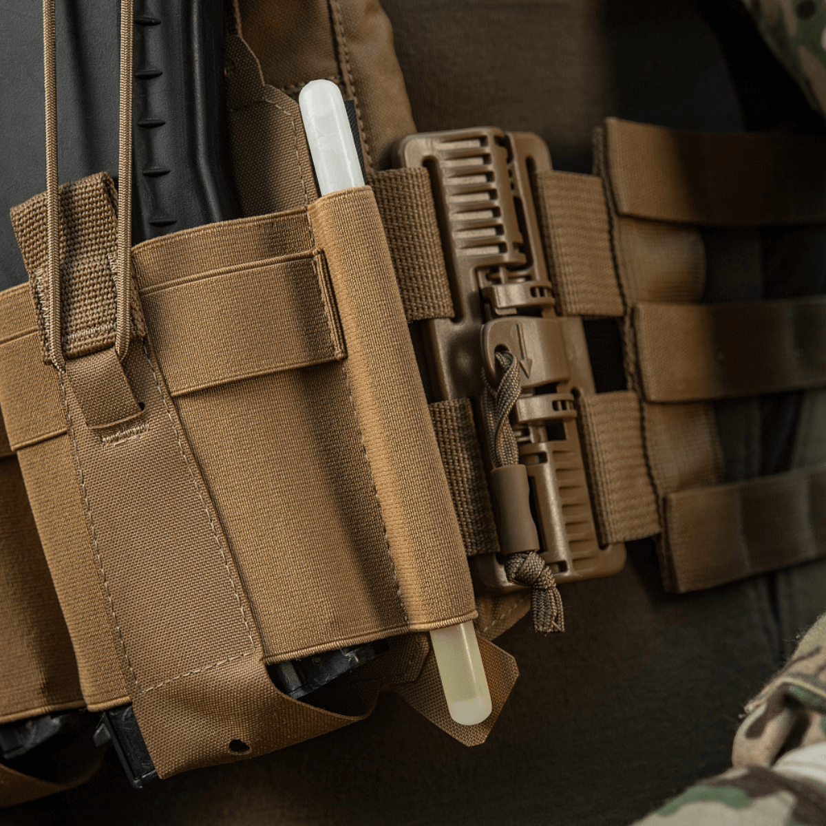M-Tac Frontpanel til Cuirass QRS Pladebærer Tre Magasiner med elastisk magasinpose og Cordura materialer