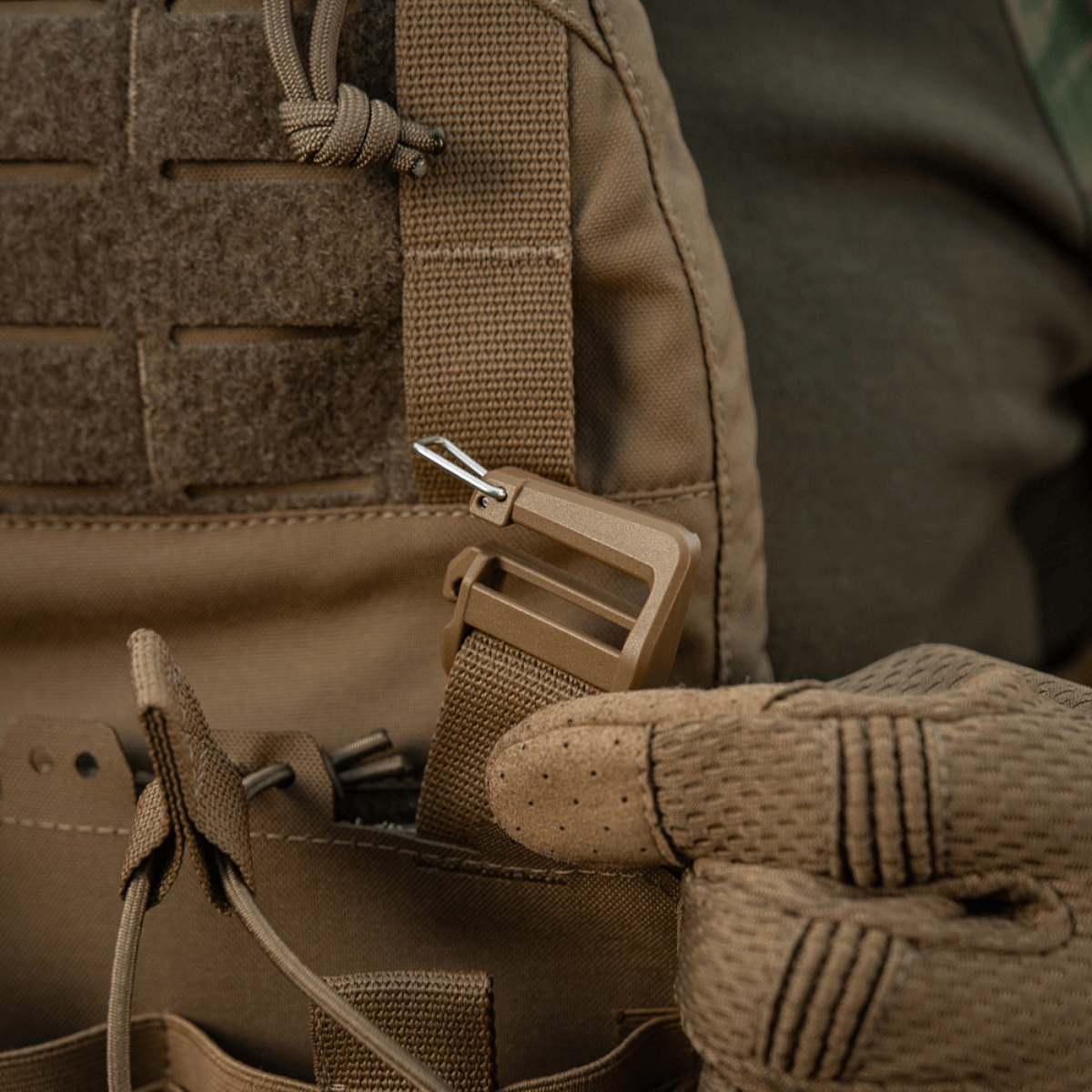 Detalje af M-Tac Frontpanel til Cuirass QRS Pladebærer Tre Magasiner med magasiner og sikkerhedsstrop