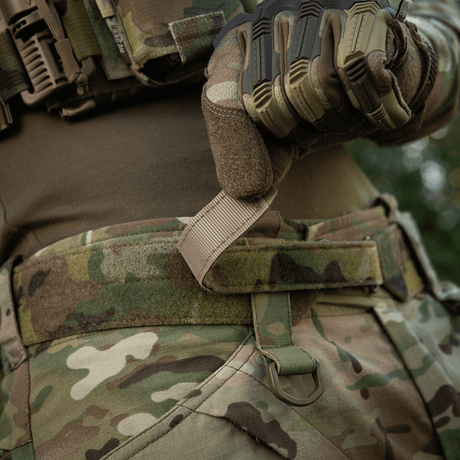 M-Tac Internal Tiger Bælte i kamuflasjefarger for militær og taktisk bruk, festet med Velcro for sikkerhet og stabilitet.