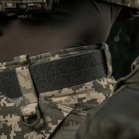 M-Tac Internal Tiger Bælte i Cordura 500D med Velcro-feste, perfekt for militær bruk med taktisk utstyr, vist på kamuflasjeuniform.