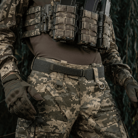 Bilde av M-Tac Internal Tiger Bælte i bruk for militært og taktisk utstyr, laget av Cordura 500D med Velcro-feste.