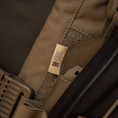 M-Tac frontpanel til Plate Carrier Cuirass QRS til 4 magasiner i slitesterkt materiale med elastiske stropper, NIJ-sertifisering, galleri posisjon 1.