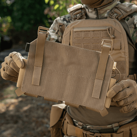 M-Tac frontpanel til Plate Carrier Cuirass QRS til 4 magasiner i elastisk materiale med NIJ-sertifisering, praktisk design, galleri posisjon 1.