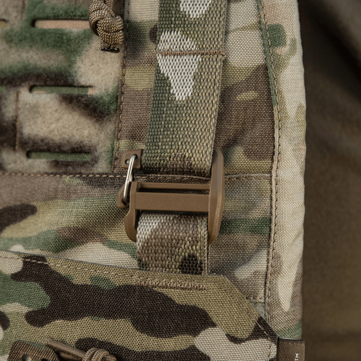 M-Tac Frontpanel til Plate Carrier Cuirass QRS til 4 Magasiner i camouflage, lavet af slidstærkt Cordura Squadron materialet.