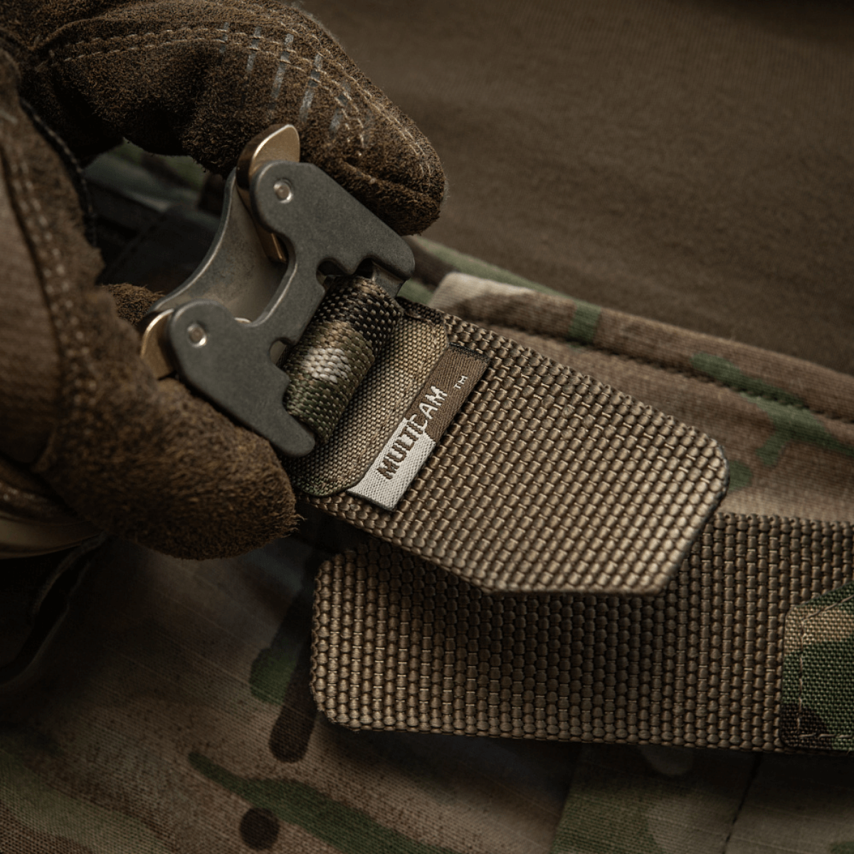 M-Tac Cobra Buckle Taktisk Bælte Laser Cut med AustriAlpin COBRA lås og MOLLE interface, ideelt til militærudstyr.