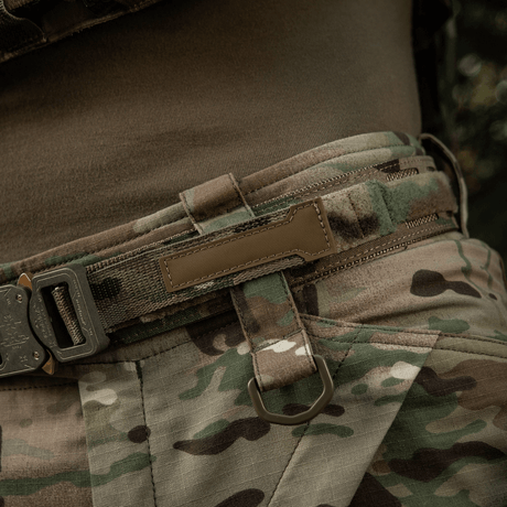 M-Tac Cobra Buckle Taktisk Bælte Laser Cut med kamuflage mønster og solid lås, designet til militær og politiudstyr.