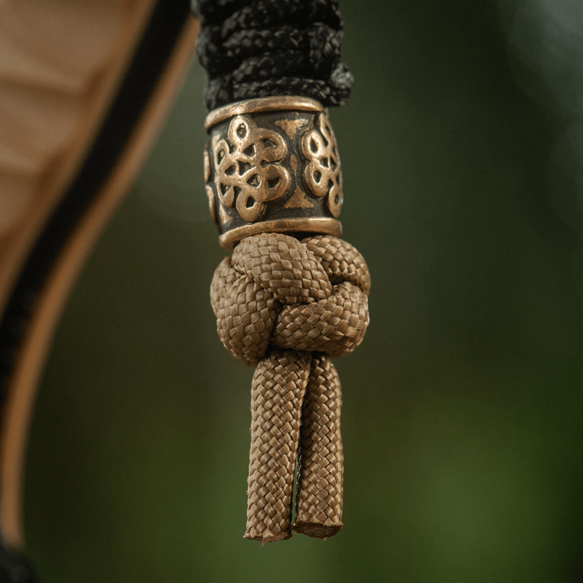 M-Tac Lanyard Scandinavian Small Chinese Knot med skandinavisk motivperle lavet af snoet paracord for stilfuldt udstyr.