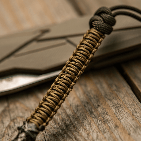 M-Tac Knife Lanyard Ninja i flettet paracord med cupronickel-perle, 14,5 cm lang, for rask tilgang og unikt knivdesign