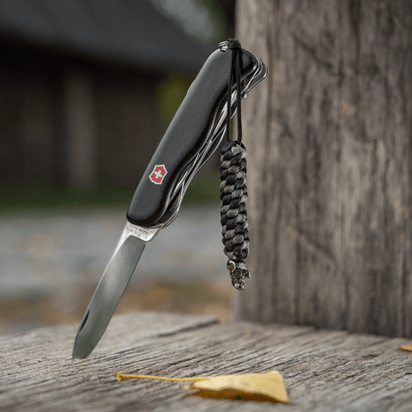 M-Tac Knife Lanyard Helix Skull til lommekniver med flettet paracord og stilfullt design for enkel å trekke opp og ekstra stil.