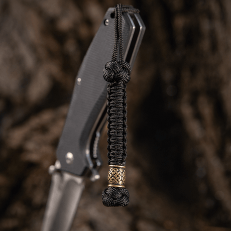 M-Tac Knife Lanyard Celtic i paracord, et stilfullt, praktisk tilbehør til kniver som legger til unikt uttrykk og personlighet.