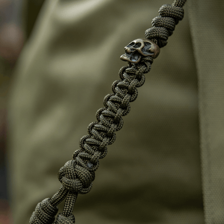 M-Tac Loopy Snake Skull Lanyard med flettet paracord 550 type III, stilfullt og holdbart tilbehør til kniver eller lite utstyr.