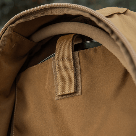 Innvendig rom i M-Tac ryggsekk Sturm Elite Gen.II med justerbar rem og klaff for vannbeholder, laget av slitesterk Cordura.