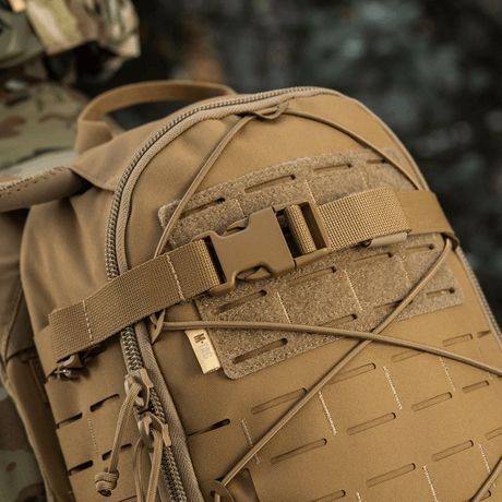 M-Tac ryggsekk Sturm Elite Gen.II med elastisk snøring og MOLLE-system for ekstra utstyr, egnet for feltoverlevelse.