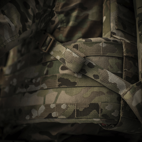 Nærbilde av M-Tac ryggsekk Sturm Elite Gen.II i kamuflasje, viser MOLLE-system og Cordura-materiale.
