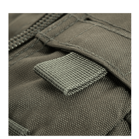 Nærbilde av M-Tac Large Assault Pack ryggsekk Laser Cut med MOLLE-system og modulær lommefesting.