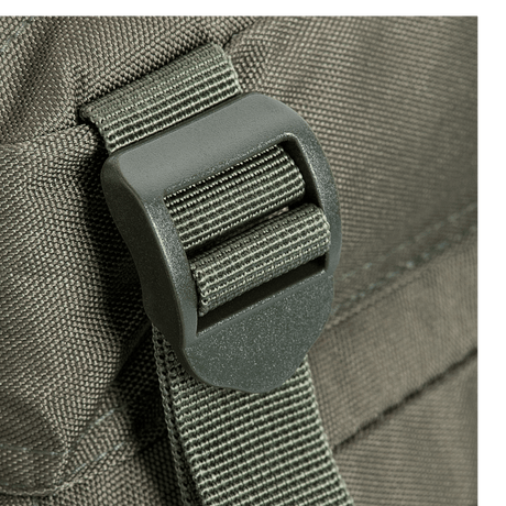 Justerbar stropp på M-Tac Large Assault Pack ryggsekk Laser Cut med polstring for komfort.