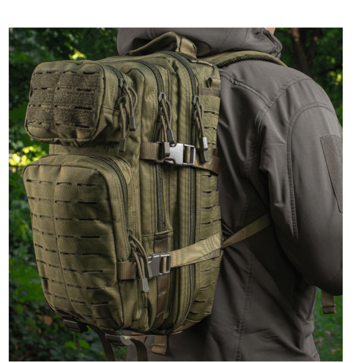 M-Tac Large Assault Pack Rygsæk Laser Cut med MOLLE-system og polstrede skulderremme for komfortabel bæring. Ideel til udendørs brug.