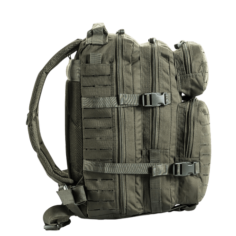 M-Tac Large Assault Pack ryggsekk Laser Cut med MOLLE-festesystem og polstrede skulderstropper for komfortabel bæring.