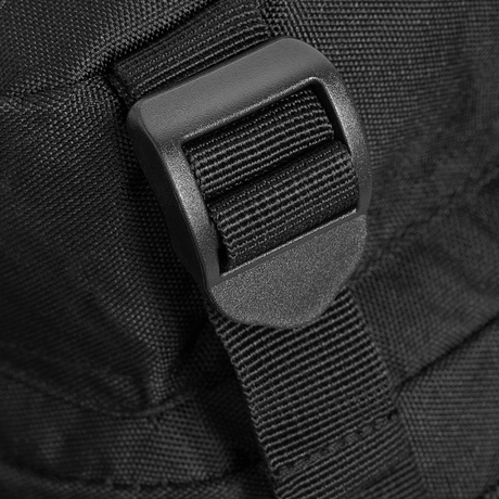 Nærbilde av M-Tac Assault Pack Laser Cut sitt robuste remsystem med enkel justering.