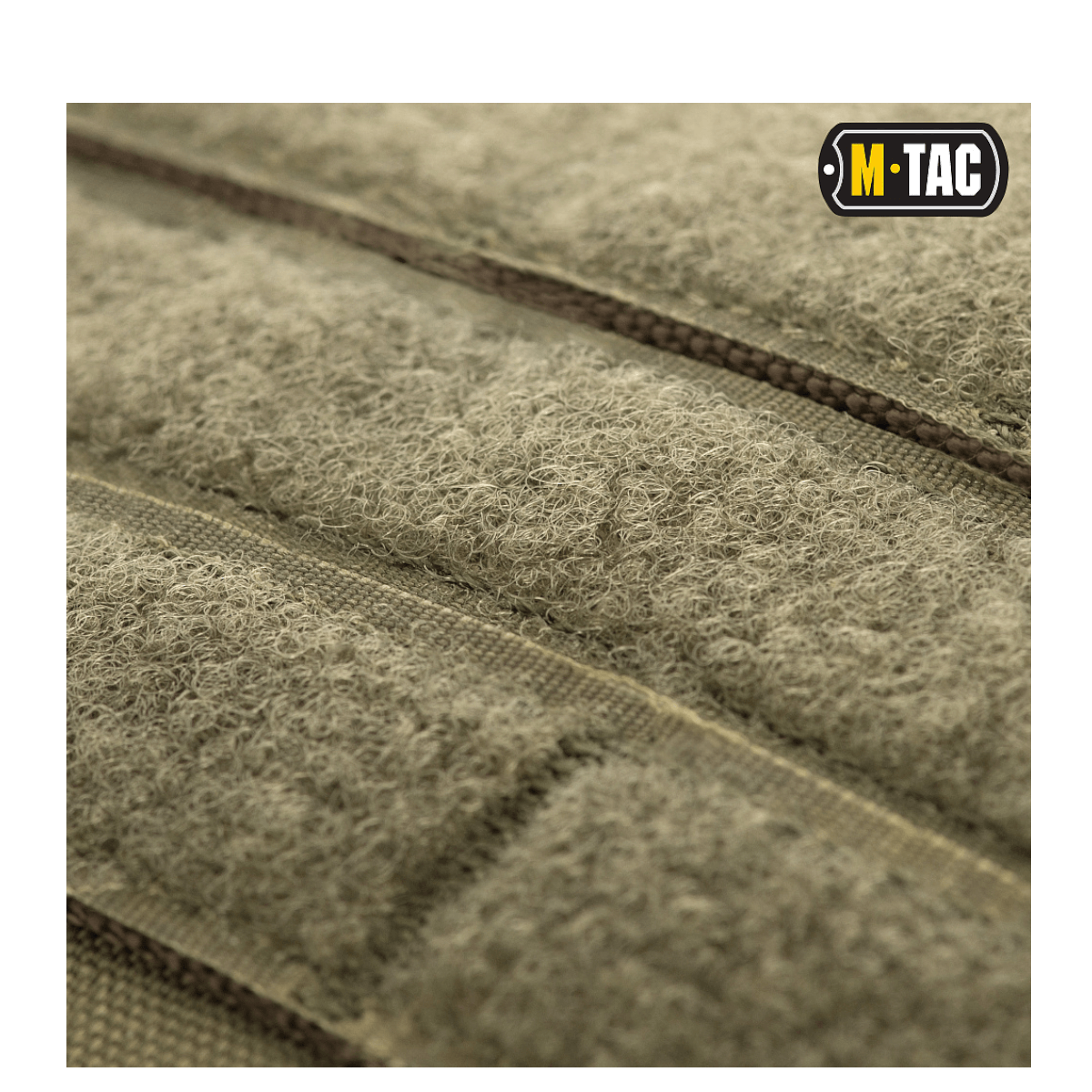 M-Tac Large Assault Pack Rygsæk med MOLLE-system og lynlåslommer tæt på, viser holdbarhed og detaljeret design.