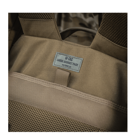 M-Tac Large Assault Pack ryggsekk med MOLLE-system og polstrede skulderremmer, egnet for korte turer og bybruk.