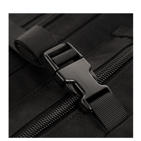 Lukningsdetalj på M-Tac Large Assault Pack ryggsekk med glidelås og justerbar stropp i svart materiale