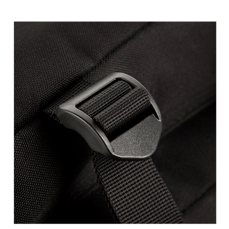 M-Tac Large Assault Pack ryggsekk med justerbar stropp og robust spenne, designet for komfort og multifunksjonell bruk.