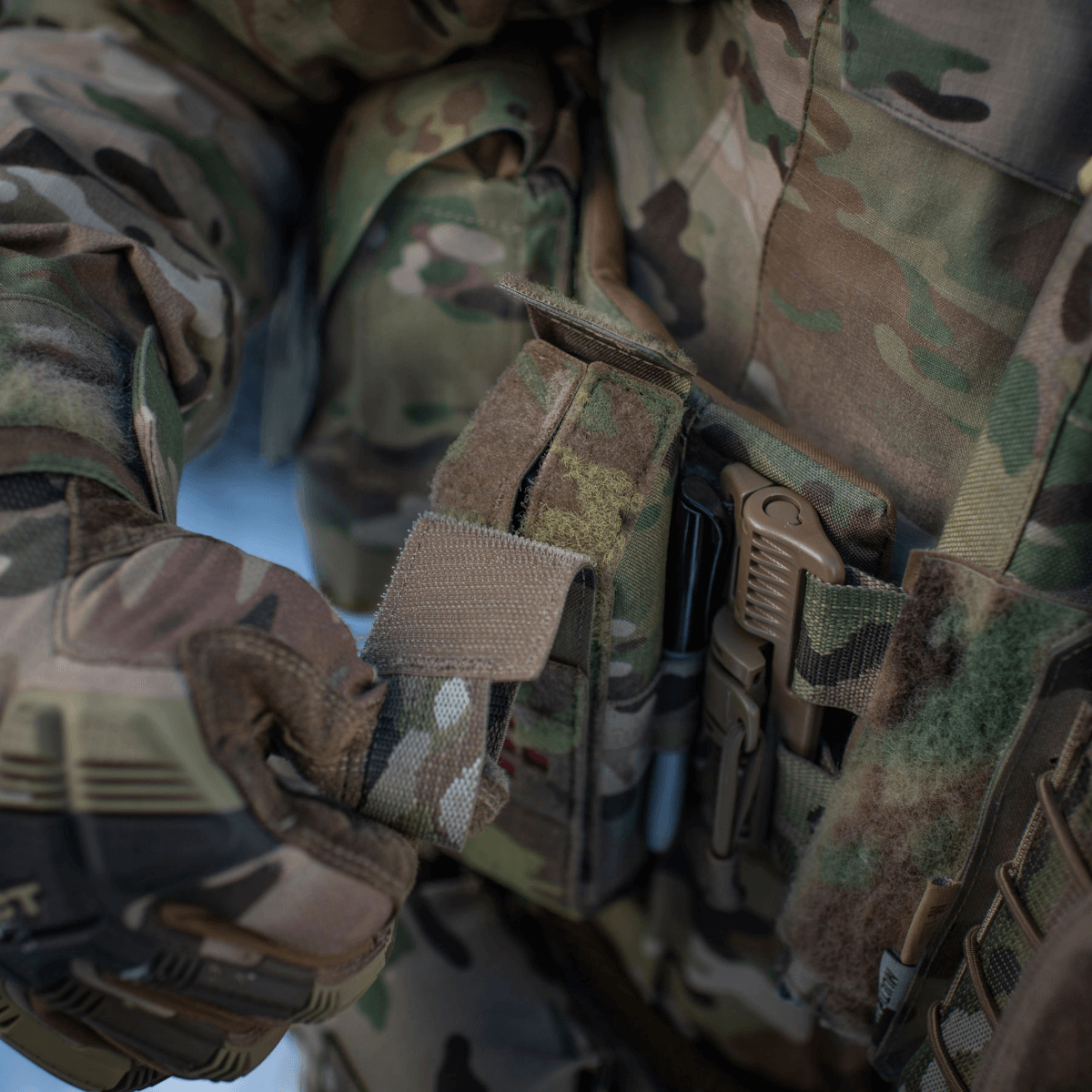 M-Tac Lomme til Tourniquet Closed i camouflage, robust design til beskyttelse og opbevaring i førstehjælpssituationer.