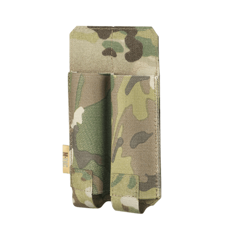 M‑Tac Double Magazine Pouch APS Laser Cut i lett Cordura, designet for to APS-magasiner. MOLLE-montert, elastikk sikret. Kamuflasjedesign.