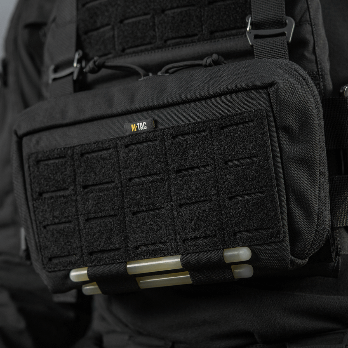 M-Tac Admin Pouch Large Elite - slidstærk Cordura 500D taske til opbevaring af taktisk udstyr med velcro-panel til patches.