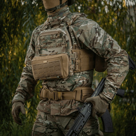 M-Tac Admin Pouch Large Elite i kamuflasjedesign, ideell for taktisk utstyr, inkludert dokumenter, nøkler og lommelykt.