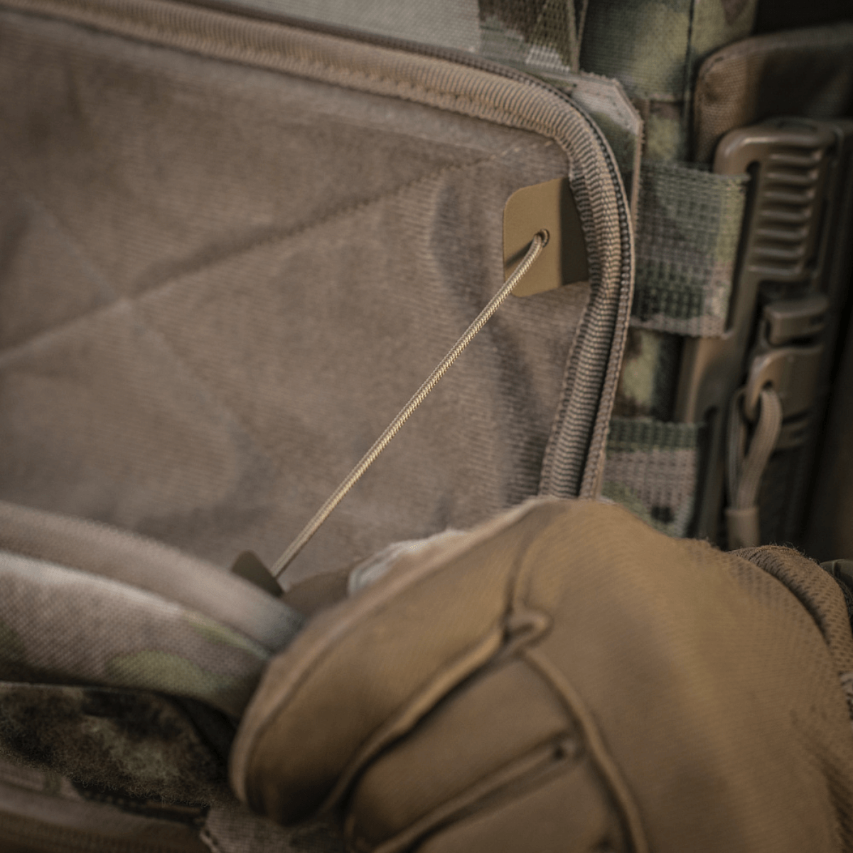 Nærbillede af M-Tac Admin Pouch Large Elite med holdbar Cordura 500D og indre velour-velcro, ideel til taktisk udstyr og opbevaring.