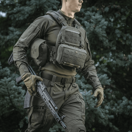 M-Tac Admin Pouch Large Elite på taktisk utstyr, perfekt for oppbevaring av dokumenter, mobiltelefoner, nøkler med mer. Laget av holdbart Cordura.